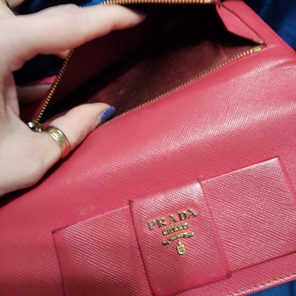 PRADA EUC SAFFIANO LEATHER TRIFOLD WALLET includes Authentication card - Picture 4 of 10